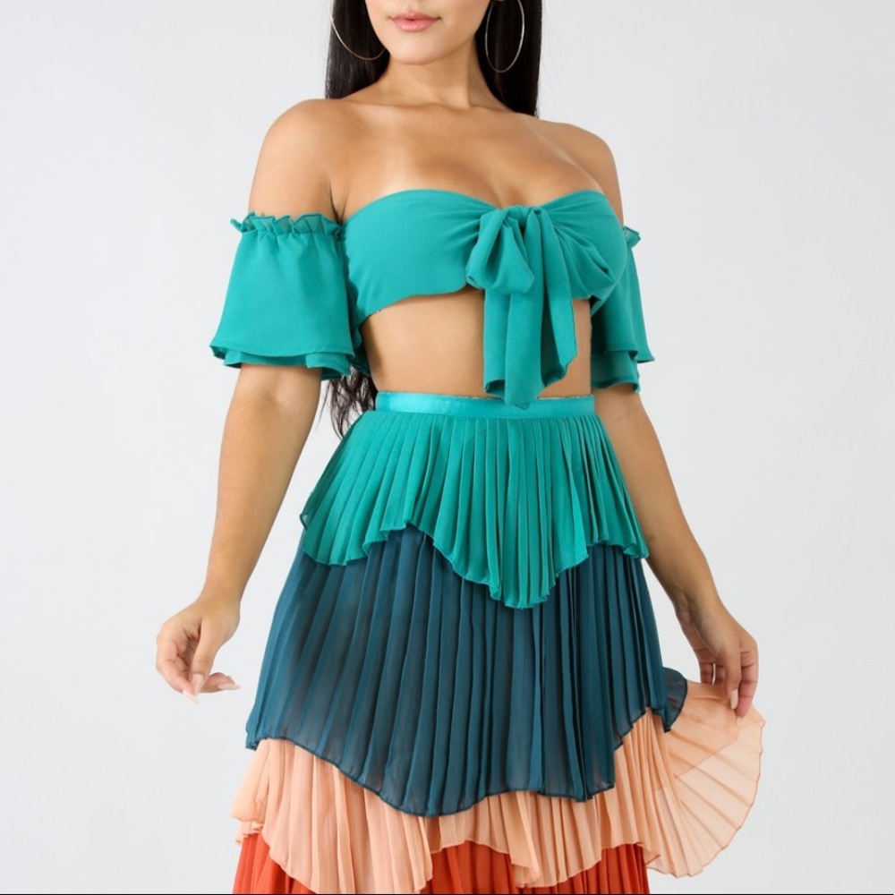 L’atiste teal crop top size S with ruffle sleeve